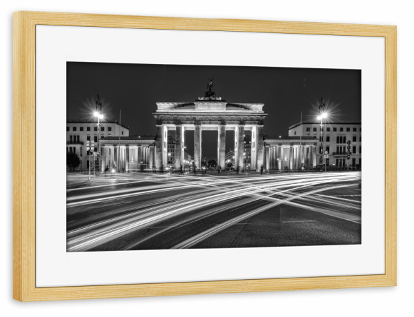 Poster mit Rahmen kiefer "Urbanes Berlin bei Nacht monochrom" artboxONE - Städte / Berlin,Schwarzweiß,Architektur