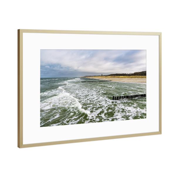 Poster mit Rahmen Gold "Buhnen, Strand und Wellen" artboxONE - Natur,Reise,Reise / Strand und Meer