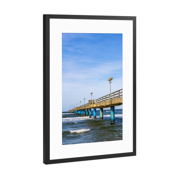 Poster mit Rahmen Schwarz (Metallic) "Seebrücke und Wellen" artboxONE - Natur,Reise,Architektur,Reise / Strand und Meer