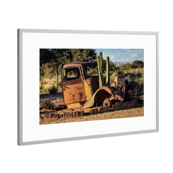 Poster mit Rahmen Silber "Pickup in Namibia" artboxONE - Automobile - Namibia,Classic car,Cactus,Car,Wreck,Rust,Pickup truck,Africa,Savanna