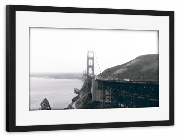 Poster mit Rahmen schwarz "Fog at Golden Gate Bridge" artboxONE - Reise,Schwarzweiß,Reise / Strand und Meer,Reise / Länder,Städte / San Francisco