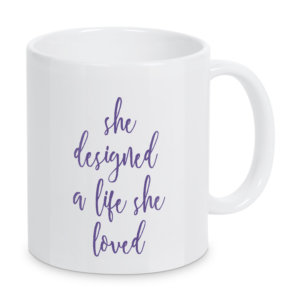 Tasse "She Designed" artboxONE - Typografie,Ultraviolet - Ultra violet,Ultraviolett,Pantone,Lila,Spruch,Englisch,Purple,Life,Leben,Living,Saying