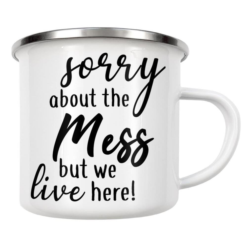 Emaille Tasse "Sorry about the mess" artboxONE - Typografie,Schwarzweiß,Für Mama - Zuhause,Mama,Muttertag,Home