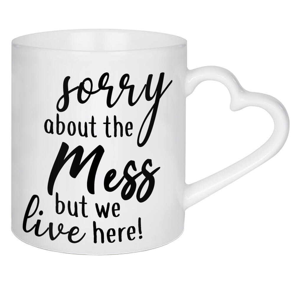Herztasse "Sorry about the mess" artboxONE - Typografie,Schwarzweiß,Für Mama - Zuhause,Mama,Muttertag,Home