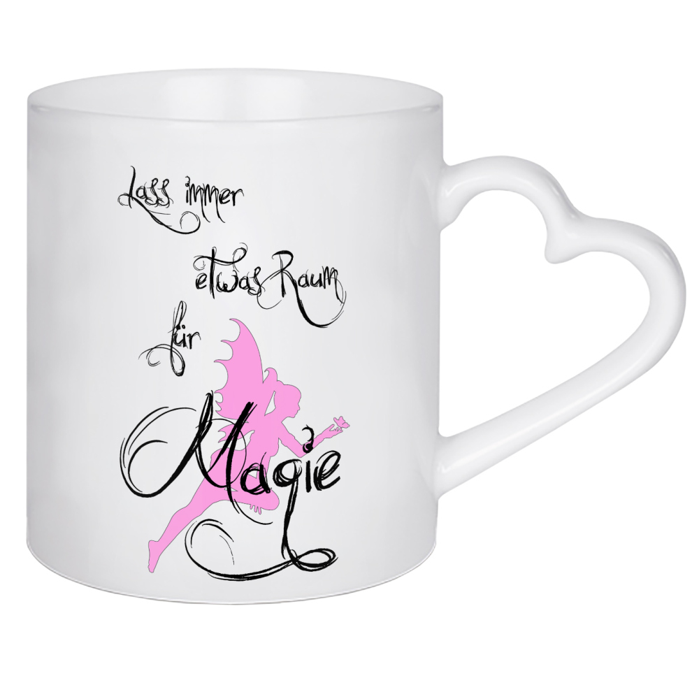 Herztasse "Magie" artboxONE - Typografie,Für Kinder,Schwarzweiß - Fee,Fairy,Märchen,Magie,Elfe,Fantasie,Kinder,Mädchen,Typo,Typografie,Magical,Magisch