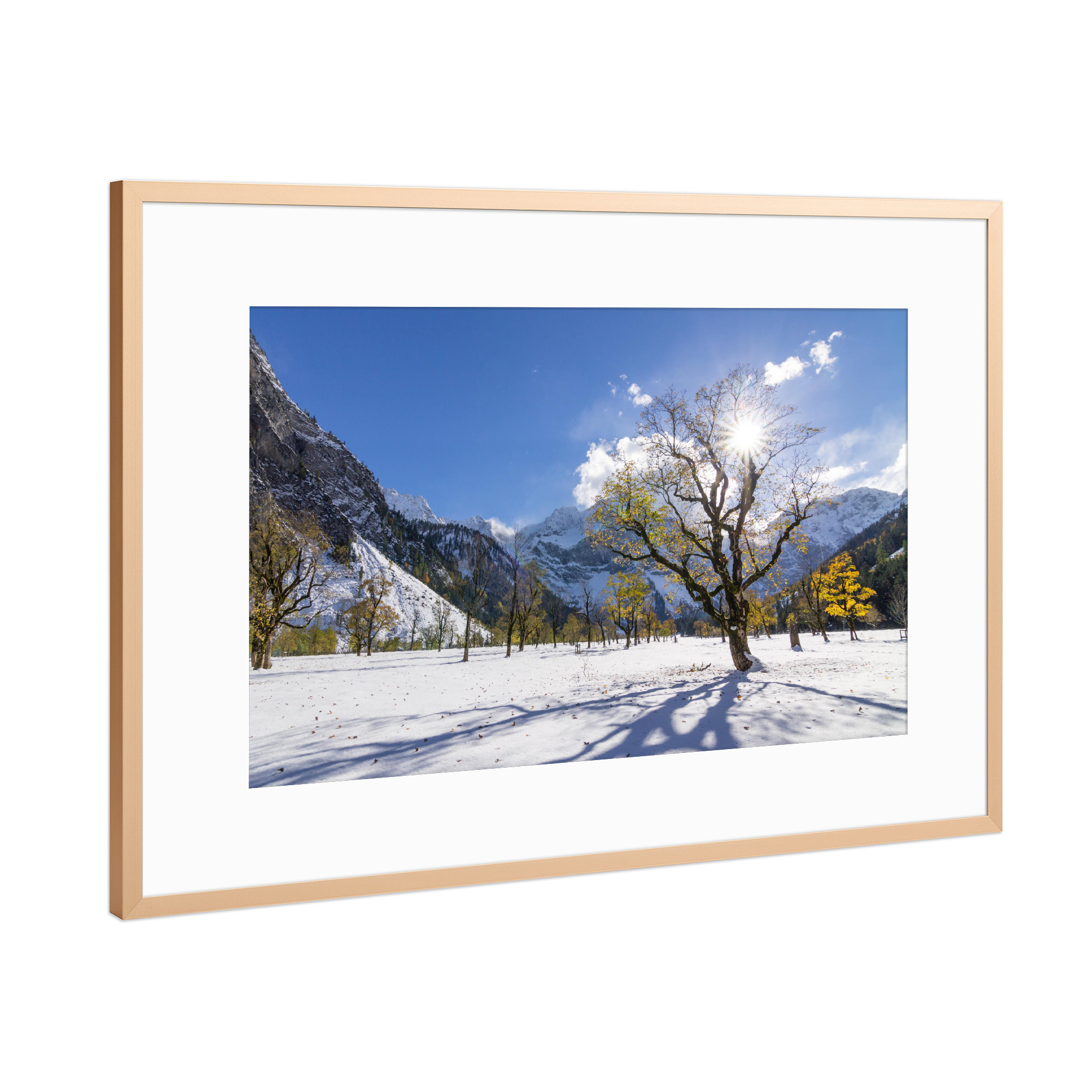 Poster mit Rahmen Kupfer "Lichtspiel" artboxONE - Natur - Landschaft,Wiese,Schnee,Berge,Gebirge,Gebirgszug