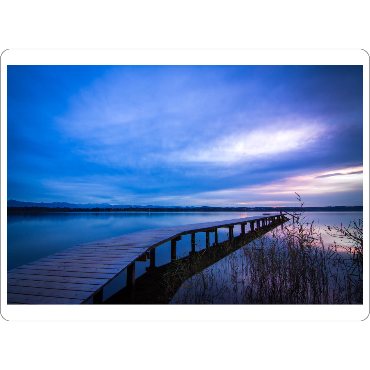 Tischset "Blauer Horizont" artboxONE - Natur - Steg,See,Landschaft,Wasser,Gebirge,Gebirgszug,Berge - Bild Steg