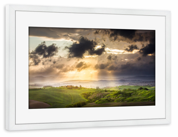 Poster mit Rahmen weiß "Lichtschauspiel" artboxONE - Natur - Frankreich,Südfrankreich,Himmel,Dörf,Sonnenstrahlen,Sonnen