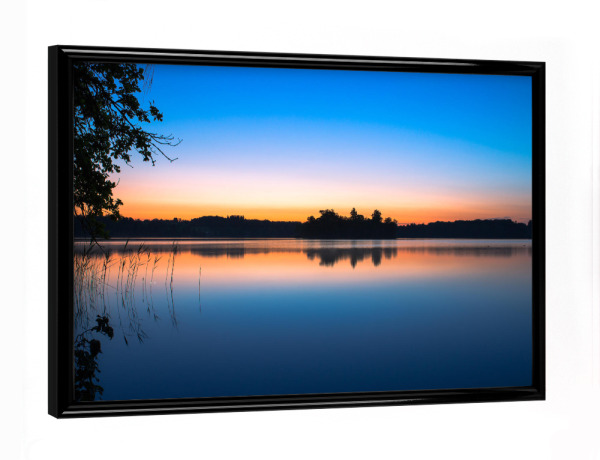 Poster mit schwarzem Rahmen "Mirror lake" artboxONE - Natur