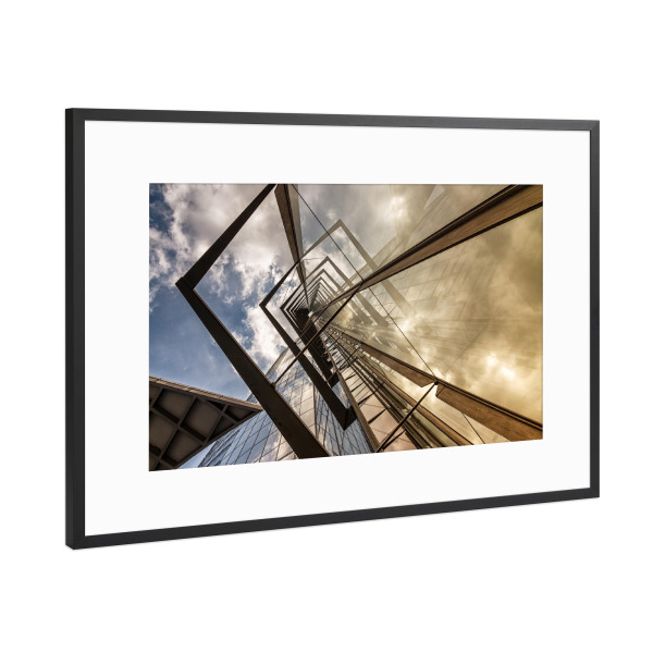 Poster mit Rahmen Schwarz (Metallic) "Gen Himmel III" artboxONE - Architektur - Gebäude,Glas,Himmel,Wolken,Nahaufnahme,Architekturfotografie,Hochhaus
