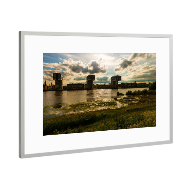 Poster mit Rahmen Silber "Kölner Wasserseite" artboxONE - Städte / Köln - Kranhäuser,Rhein,Köln,Rheinufer,Rheinhafen
