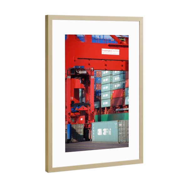Poster mit Rahmen Gold "Verladung" artboxONE - Städte / Hamburg - Containerschiff,Transport,Hafen,Verladen,Hamburg hafen,Container
