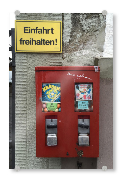 Acrylglasbild "Der beste Ort" artboxONE - Rock the kitchen,Essen & Trinken,Streetart - Kaugummiautomat,70er,80er,90er,Retro,Gum,Kaugummi