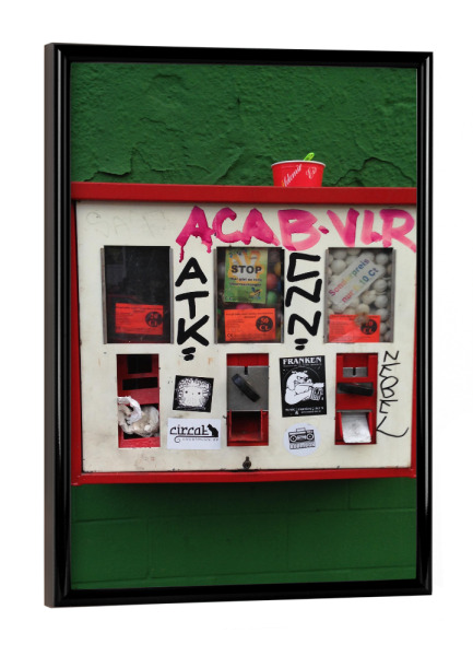 Poster mit schwarzem Rahmen "Broken Dreams" artboxONE - Rock the kitchen,Essen & Trinken,Streetart