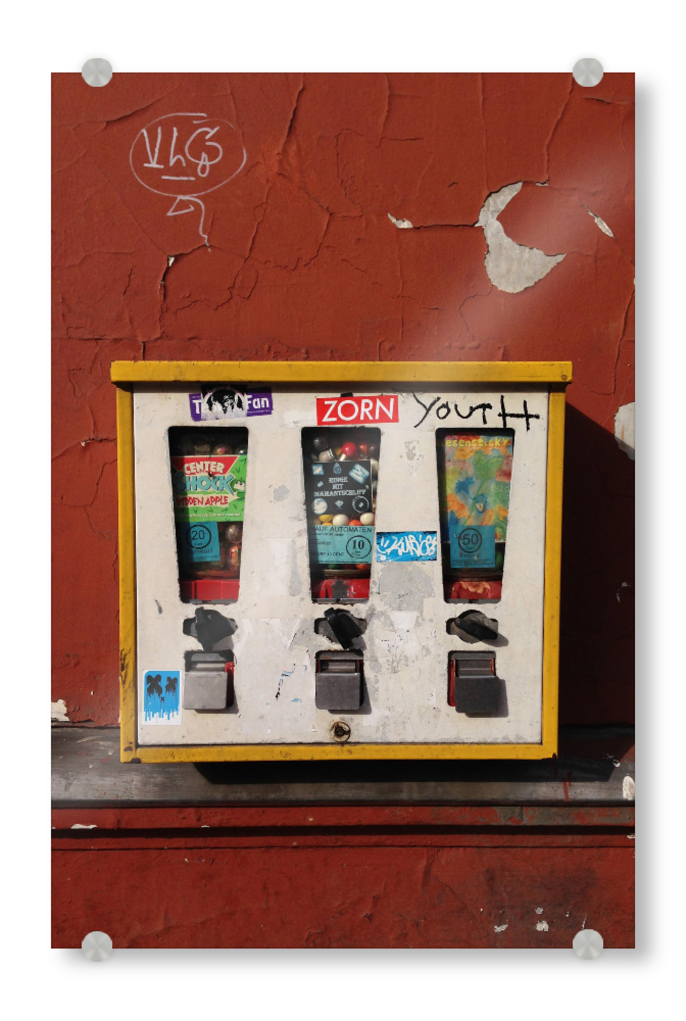 Acrylglasbild "Stree Art original" artboxONE - Rock the kitchen,Essen & Trinken,Streetart - Kaugummiautomat,70er,80er,90er,Retro,Gum,Kaugummi