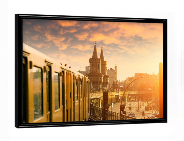 Poster mit schwarzem Rahmen "Sonnenaufgang in Berlin" artboxONE - Städte / Berlin