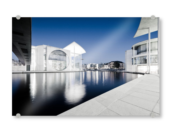 Acrylglasbild "Architektur Kanzleramt" artboxONE - Städte / Berlin - Berlin,Kanzleramt,City,Architektur,Stadt,Abend,Nacht,Wasser,Teich