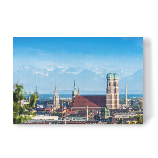 Frauenkirche mit Bergen