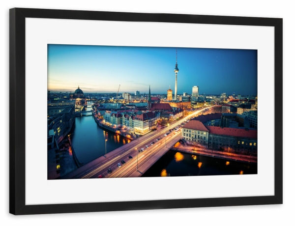 Poster mit Rahmen schwarz "Spree von oben" artboxONE - Städte / Berlin,Reise - Berlin,Hauptstadt,Metropole,Capital,Fluß,Fernsehturm,Berlinder dom