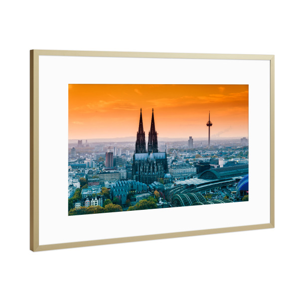 Poster mit Rahmen Gold "Fernsehturm Köln mit Dom" artboxONE - Städte / Köln - Köln,Cologne,Kölle,Fernsehturm,Hohenzollernbrücke,Nacht,Kölner dom,Dom