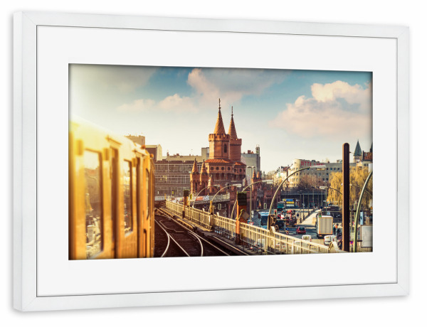Poster mit Rahmen weiß "Berlin bei Sonnenaufgang" artboxONE - Städte / Berlin