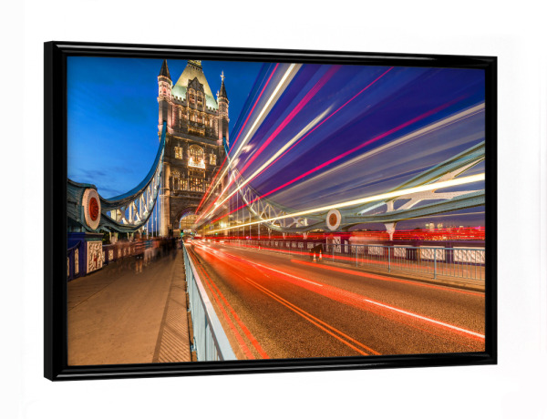 Poster mit schwarzem Rahmen "Towerbridge Street Lights" artboxONE - Städte / London