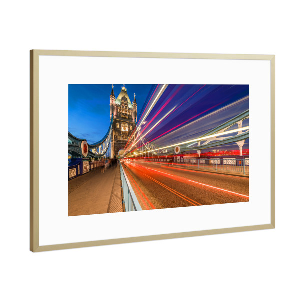 Poster mit Rahmen Gold "Towerbridge Street Lights" artboxONE - Städte / London