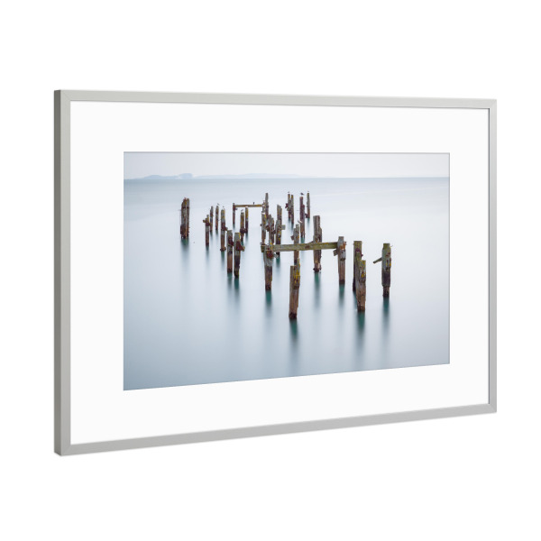 Poster mit Rahmen Silber "Calm Down" artboxONE - Natur - Wasser,See,Steg,Verlorene orte