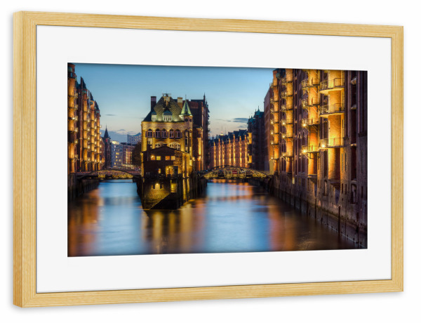 Poster mit Rahmen kiefer "Wasserschloss Hamburg 2" artboxONE - Städte / Hamburg