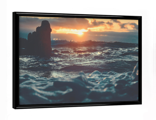 Poster mit schwarzem Rahmen "Sonnenuntergang" artboxONE - Natur,Reise,Reise / Strand und Meer - Felsen,Brandung,Wolken,Sonne,Abend,Sturm,Stürmisch