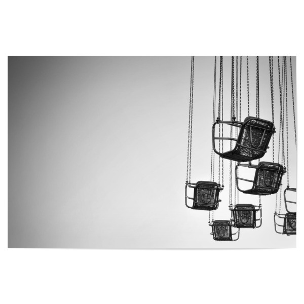 Poster "In Ketten" artboxONE - Schwarzweiß - Karussell,Kettenkarussell,Jahrmarkt,Sitze