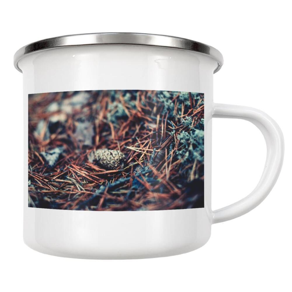 Emaille Tasse "Tannenzapfen im Nadelbett" artboxONE - Natur,Reise,Reise / Länder