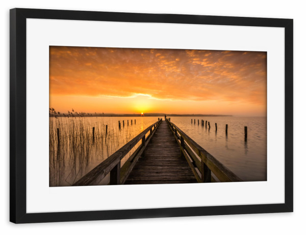 Poster mit Rahmen schwarz "Sonnenaufgang 2" artboxONE - Natur - Meer,Steg,Weitsicht,Fernblick,Sonne,Sommer,See,Sträucher