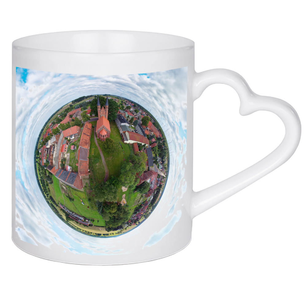 Herztasse "Dorfkirche Mahlwinkel - low, far" artboxONE - Städte,Natur,Reise,Architektur,Reise / Länder