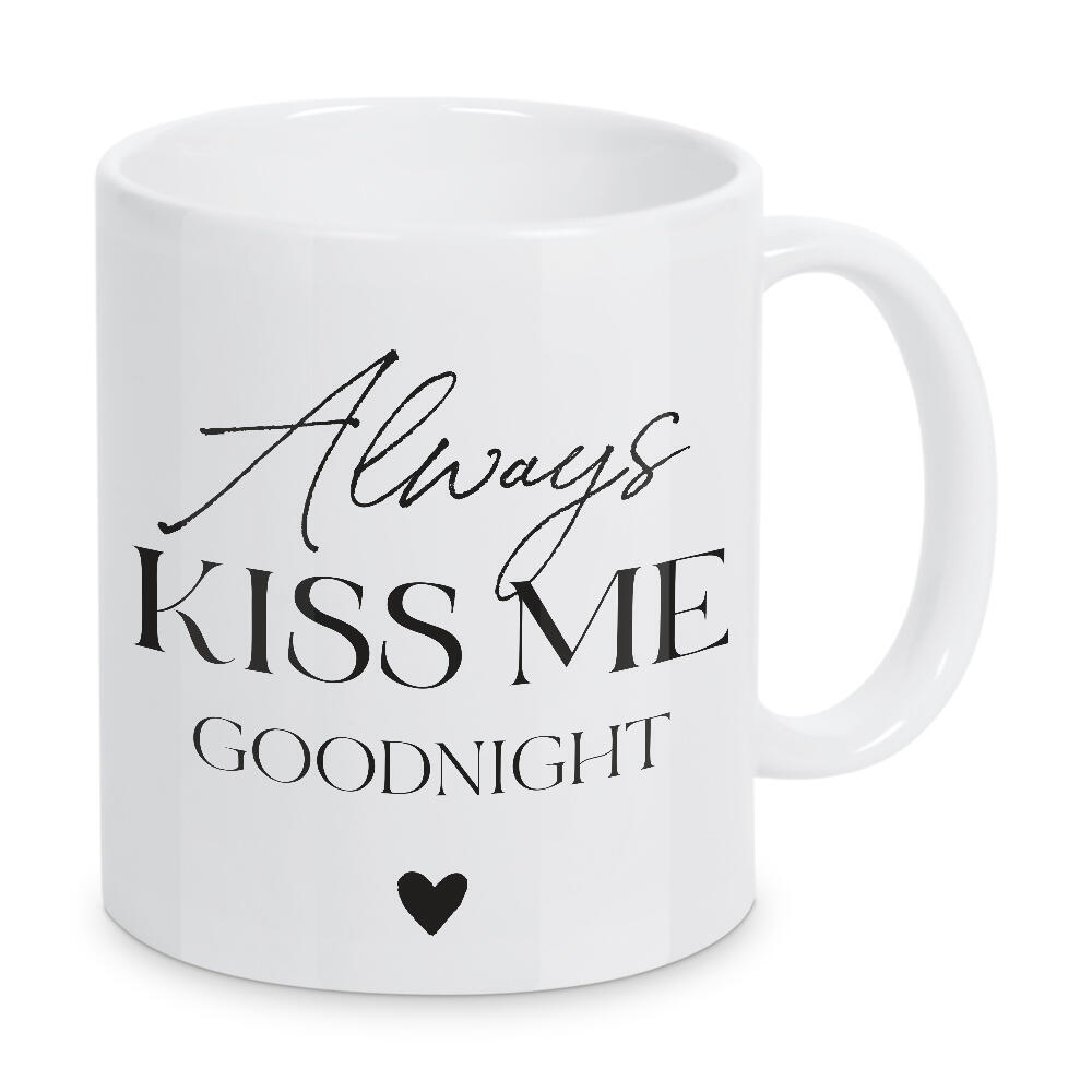 Tasse "Kiss me goodnight" artboxONE - Typografie,Schwarzweiß,Liebe