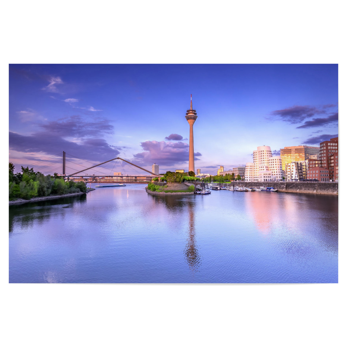 Dusseldorfer Rheinturm Als Poster Bei Artboxone Kaufen