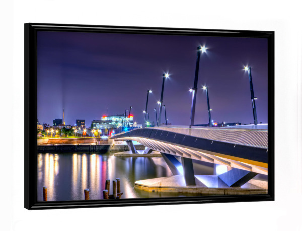 Poster mit schwarzem Rahmen "Baakenhafenbrücke" artboxONE - Architektur - Brücke,Bridge,Night,Nacht