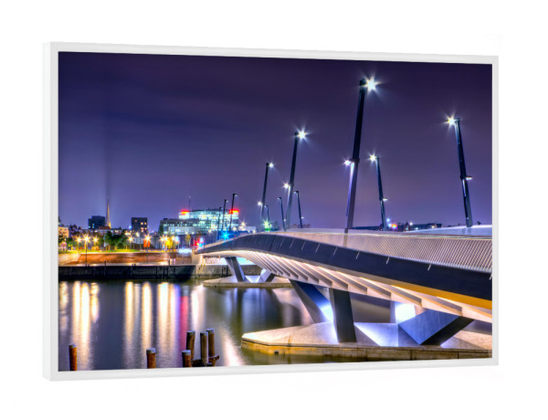 Poster mit weißem Rahmen "Baakenhafenbrücke" artboxONE - Architektur - Brücke,Bridge,Night,Nacht