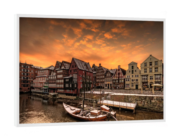 Poster mit weißem Rahmen "Stint" artboxONE - Städte - Haus,Boot,Fachwerk,Fluss,Schiff,Stint
