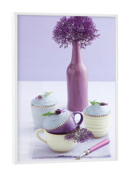 Poster mit weißem Rahmen "Purple Vase" artboxONE - Rock the kitchen,Essen & Trinken,Pastell - Cupcake,Essen,Muffin,Tasse,Tassen,Vasen,Blume