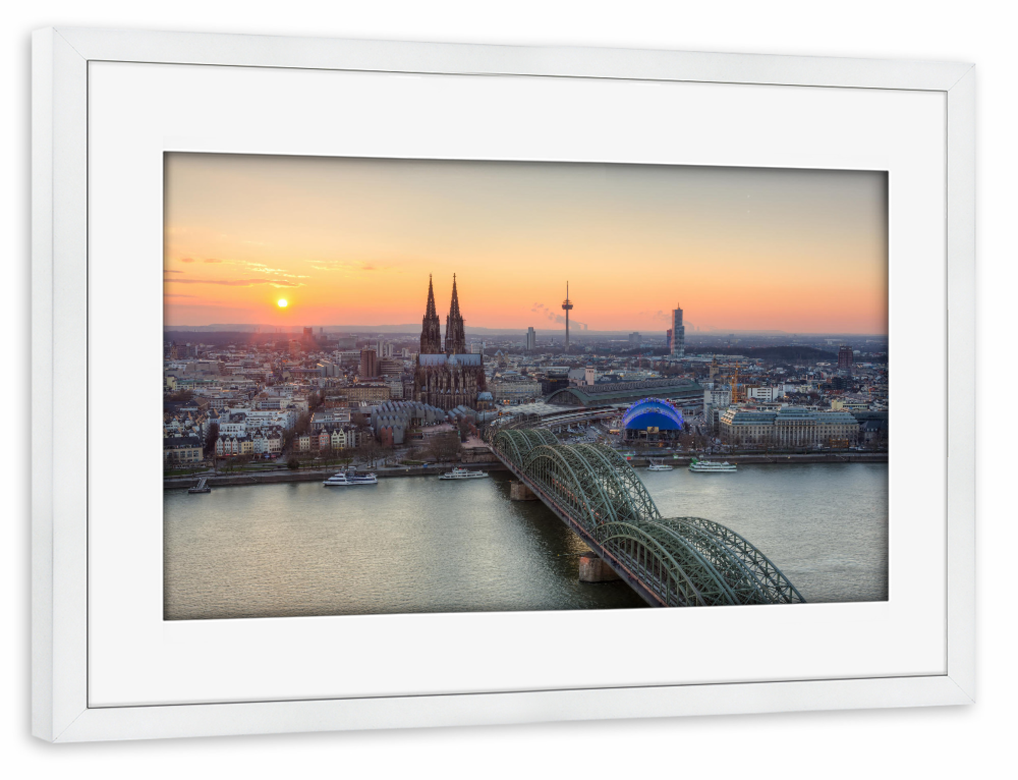Poster mit Rahmen weiß "Blick auf Köln bei Sonnenuntergang" artboxONE - Städte / Köln