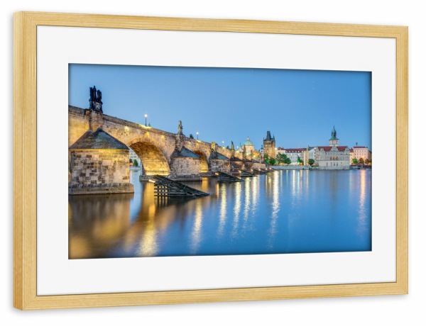 Poster mit Rahmen kiefer "Karlsbrücke in Prag" artboxONE - Städte / Köln,Städte / Prag