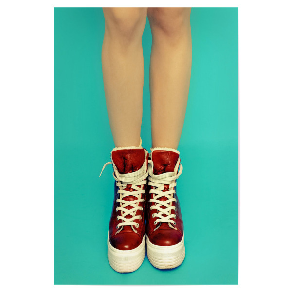 Poster 30x20 cm "Red Shoes" artboxONE - Fashion - 90s,Neunziger,Neunzigerjahre,90er,Plateau,Schuhe,Schuhe,Sneakers,Nackt,Beine,Beine