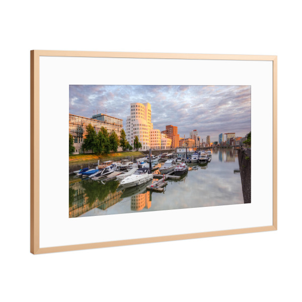 Poster mit Rahmen Kupfer "Abendsonne im Medienhafen Düsseldorf" artboxONE - Städte,Reise