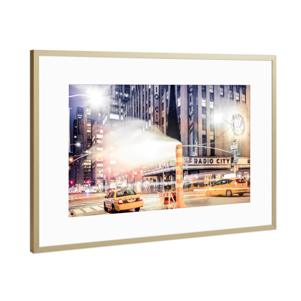 Poster mit Rahmen Gold "New York Cabs" artboxONE - Städte,Architektur,Streetart