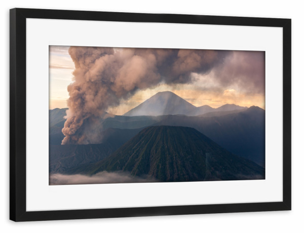 Poster mit Rahmen schwarz "Morning Glow" artboxONE - Natur - Vulkan,Bromo,Indonesien,Sunrise,Natur,Berg,Nebel