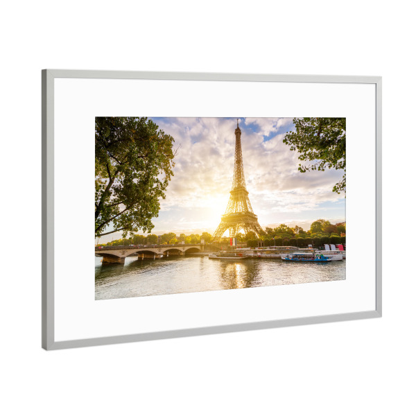 Poster mit Rahmen Silber "Paris Eiffelturm Sommerromantik" artboxONE - Städte - Paris,Eiffelturm,Frankreich