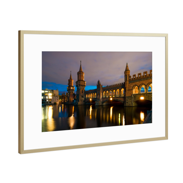 Poster mit Rahmen Gold "Berlin Oberbaumbrücke at Night" artboxONE - Städte - Berlin,Oberbaumbrücke,Spree,Stadt