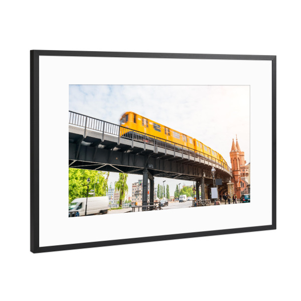 Poster mit Rahmen Schwarz (Metallic) "Berlin U-Bahn" artboxONE - Städte - Berlin,S-bahn,U-bahn,Hauptstadt,Brücke