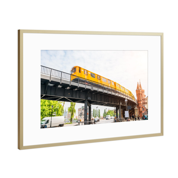 Poster mit Rahmen Gold "Berlin U-Bahn" artboxONE - Städte - Berlin,S-bahn,U-bahn,Hauptstadt,Brücke